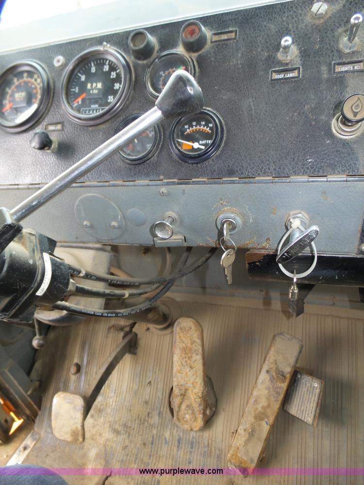 image for item J8924 1982 Oshkosh P23236 dump truck