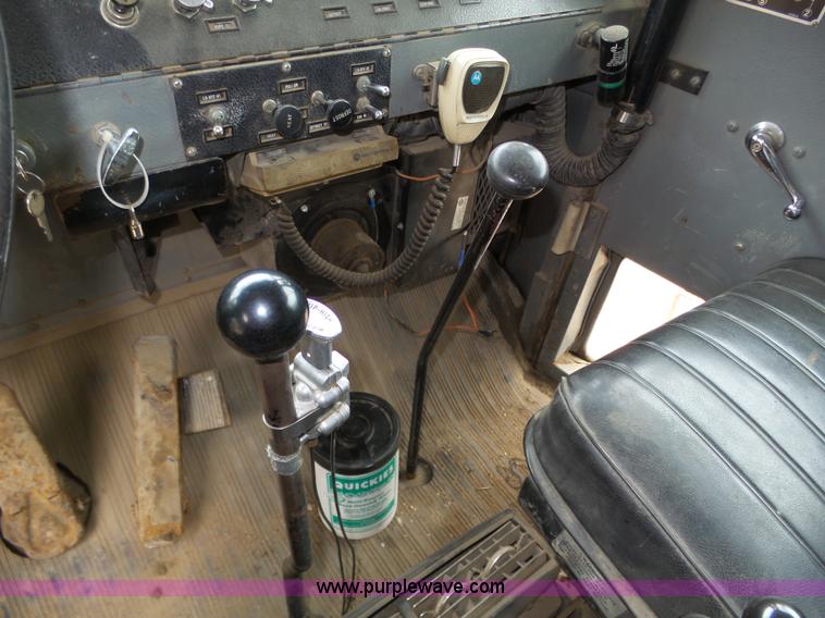 image for item J8924 1982 Oshkosh P23236 dump truck