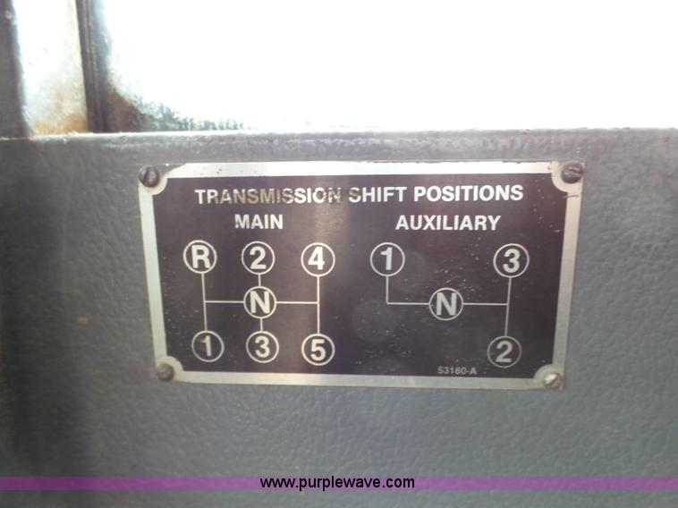 image for item J8924 1982 Oshkosh P23236 dump truck