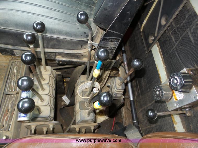 image for item J8924 1982 Oshkosh P23236 dump truck