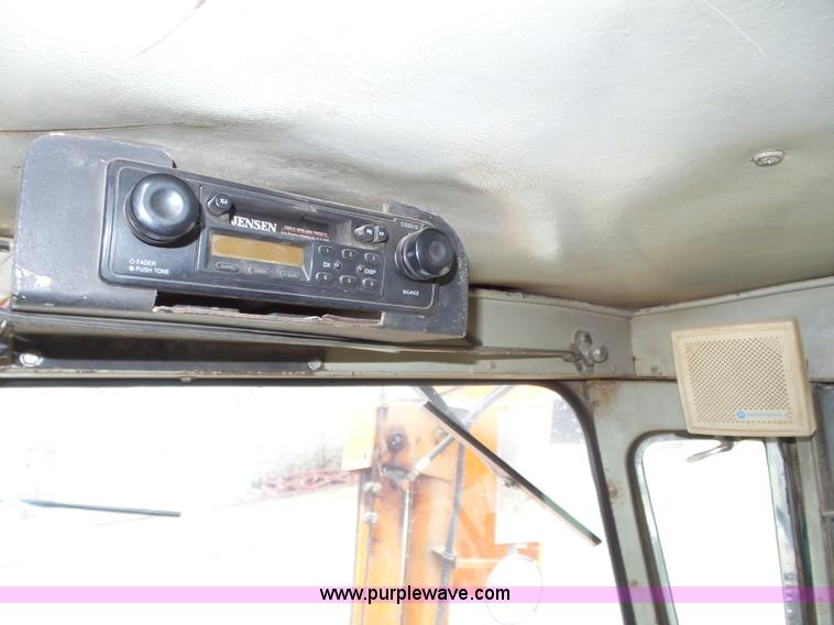 image for item J8924 1982 Oshkosh P23236 dump truck