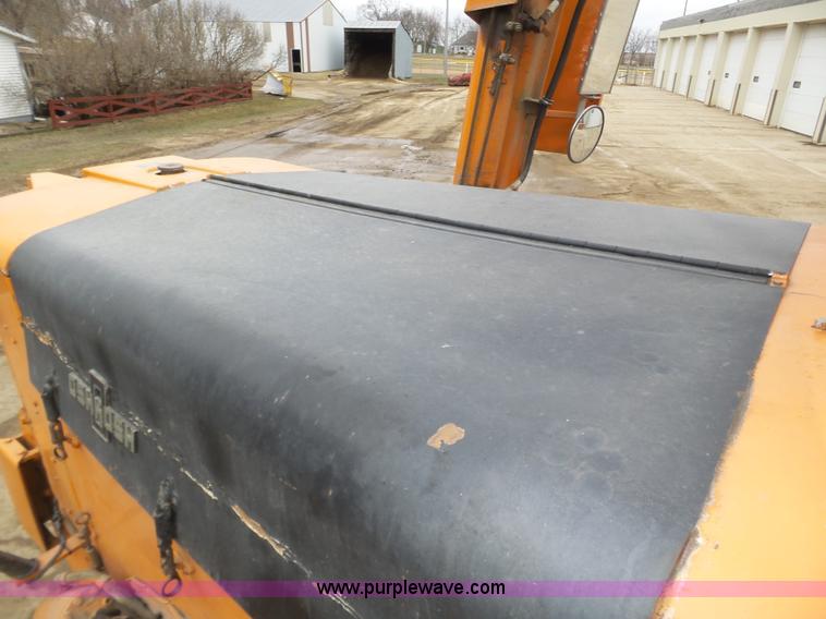 image for item J8924 1982 Oshkosh P23236 dump truck