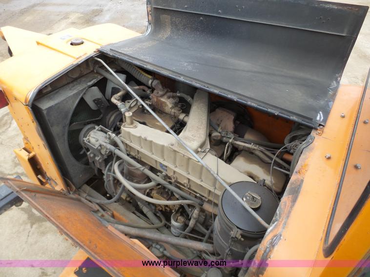 image for item J8924 1982 Oshkosh P23236 dump truck