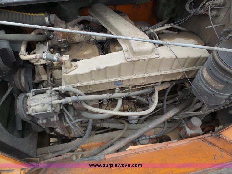 image for item J8924 1982 Oshkosh P23236 dump truck