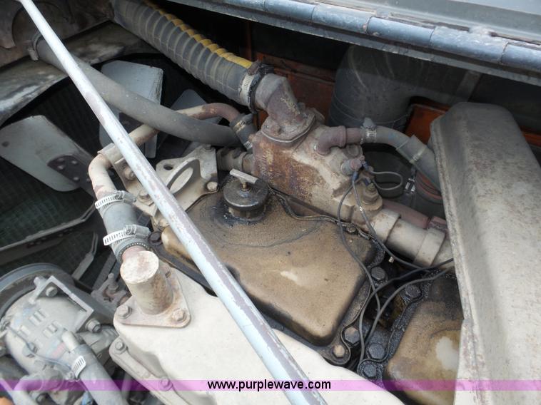 image for item J8924 1982 Oshkosh P23236 dump truck