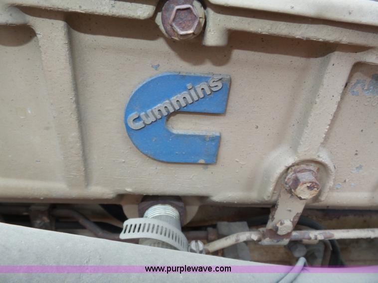 image for item J8924 1982 Oshkosh P23236 dump truck