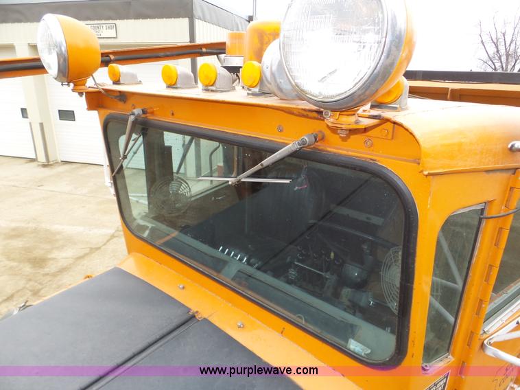 image for item J8924 1982 Oshkosh P23236 dump truck