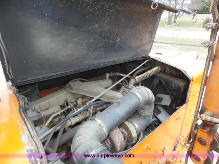 image for item J8924 1982 Oshkosh P23236 dump truck