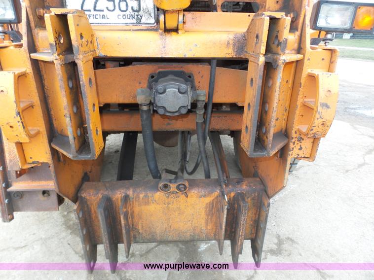 image for item J8924 1982 Oshkosh P23236 dump truck