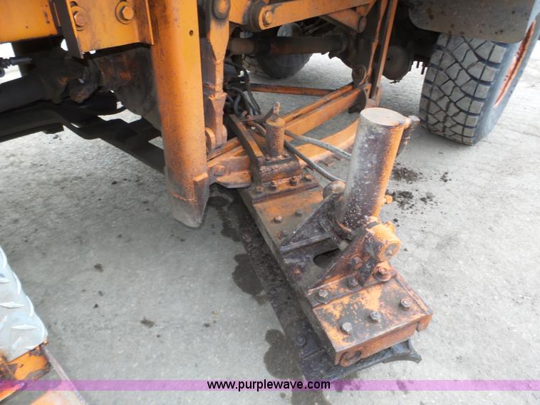 image for item J8924 1982 Oshkosh P23236 dump truck