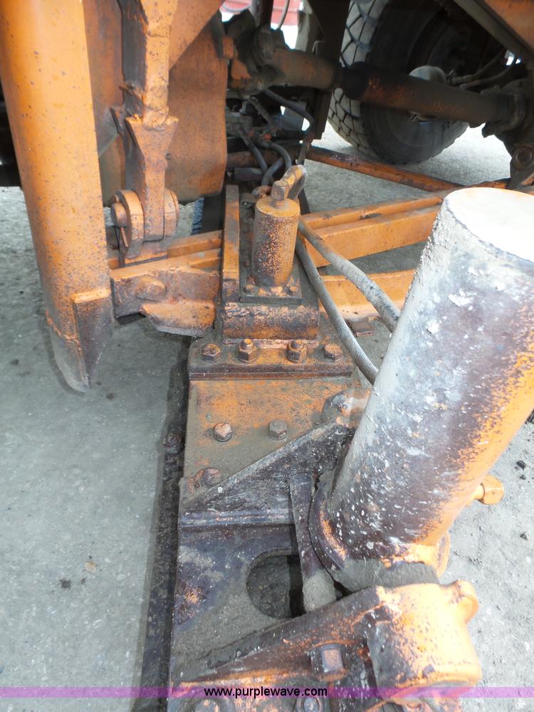 image for item J8924 1982 Oshkosh P23236 dump truck