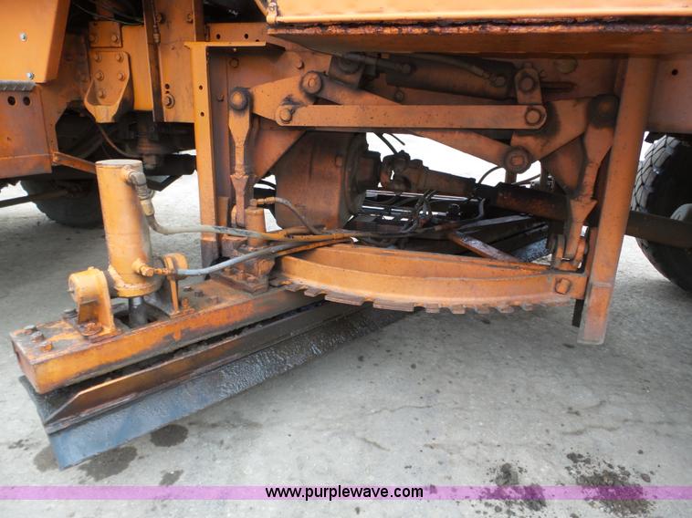 image for item J8924 1982 Oshkosh P23236 dump truck