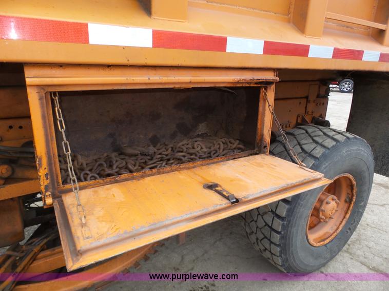 image for item J8924 1982 Oshkosh P23236 dump truck