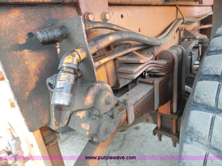 image for item J8924 1982 Oshkosh P23236 dump truck