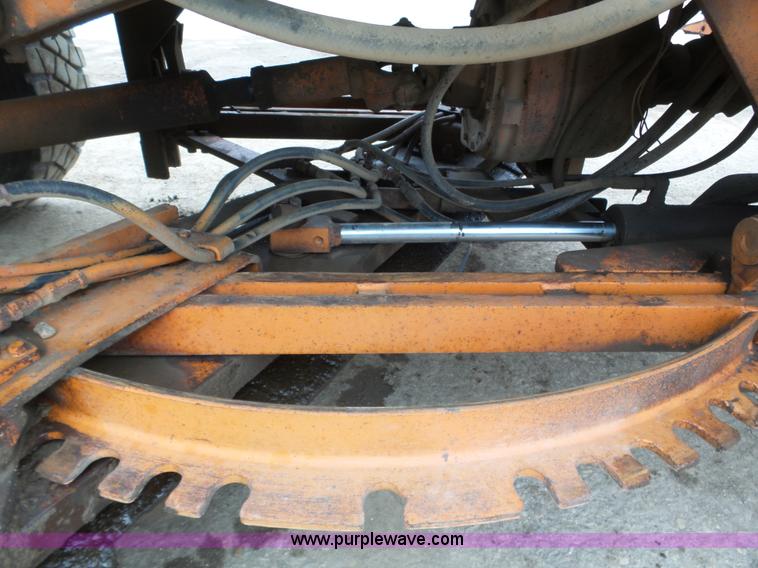 image for item J8924 1982 Oshkosh P23236 dump truck