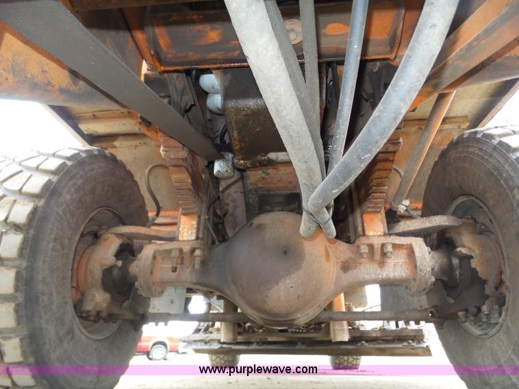 image for item J8924 1982 Oshkosh P23236 dump truck