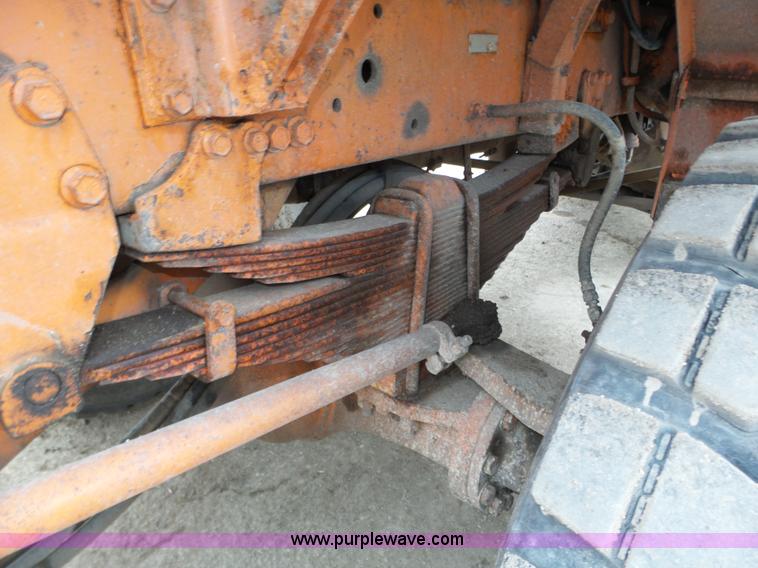 image for item J8924 1982 Oshkosh P23236 dump truck