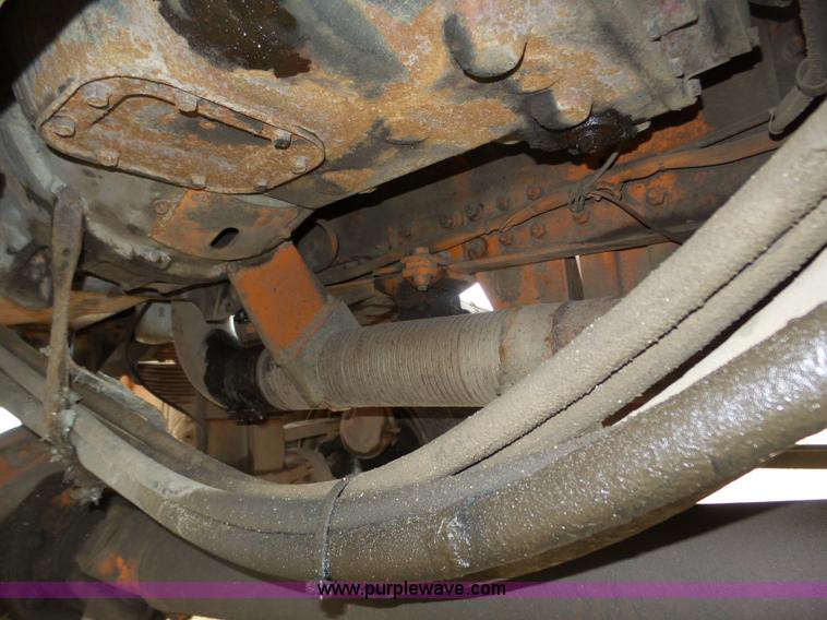 image for item J8924 1982 Oshkosh P23236 dump truck