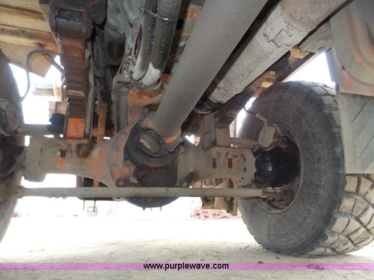 image for item J8924 1982 Oshkosh P23236 dump truck