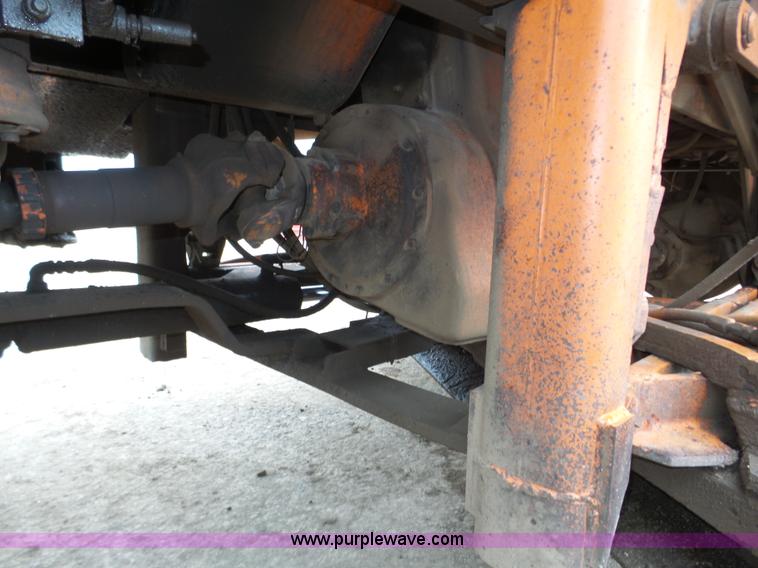 image for item J8924 1982 Oshkosh P23236 dump truck