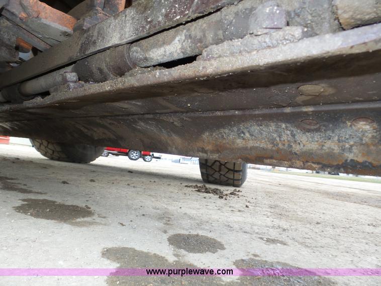 image for item J8924 1982 Oshkosh P23236 dump truck