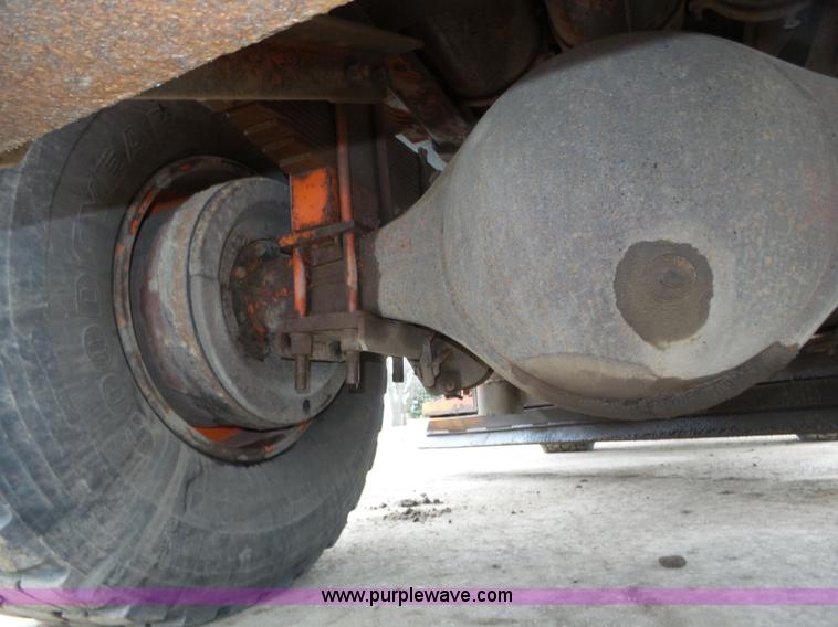 image for item J8924 1982 Oshkosh P23236 dump truck