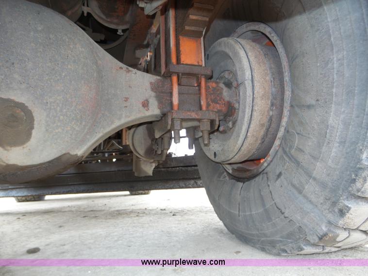 image for item J8924 1982 Oshkosh P23236 dump truck