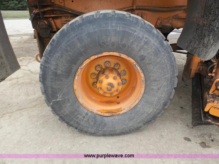 image for item J8924 1982 Oshkosh P23236 dump truck