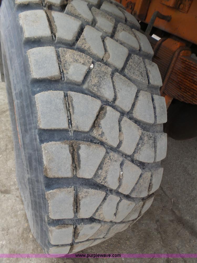 image for item J8924 1982 Oshkosh P23236 dump truck