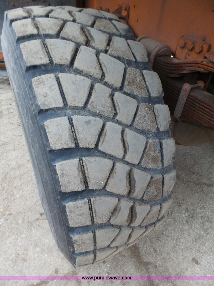 image for item J8924 1982 Oshkosh P23236 dump truck