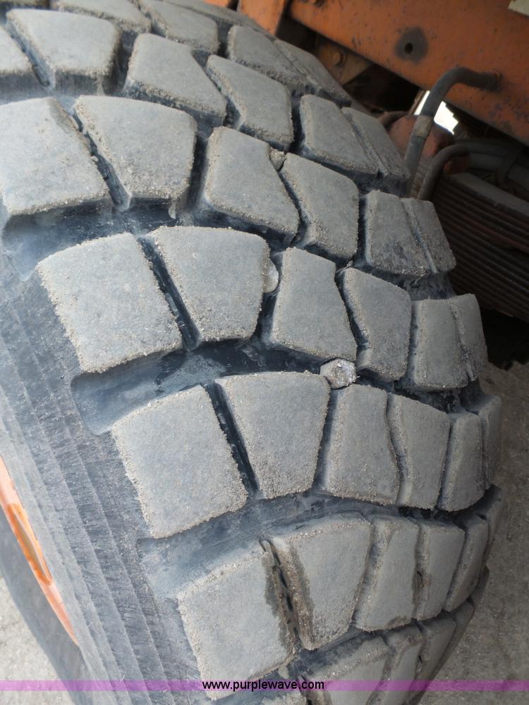 image for item J8924 1982 Oshkosh P23236 dump truck