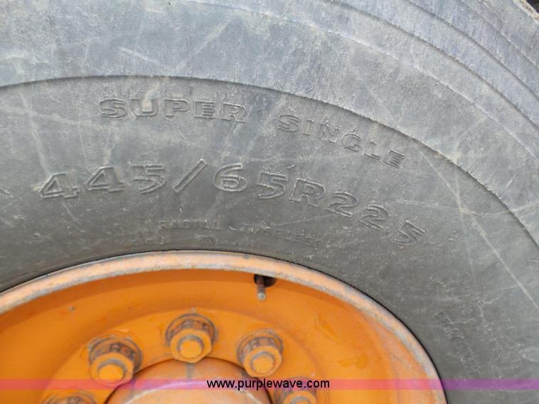 image for item J8924 1982 Oshkosh P23236 dump truck