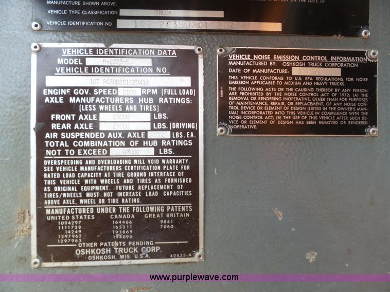 image for item J8924 1982 Oshkosh P23236 dump truck