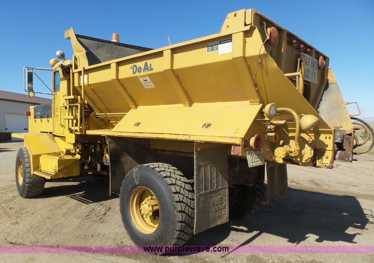 image for item J8925 1978 Oshkosh P-2323-5 sander truck