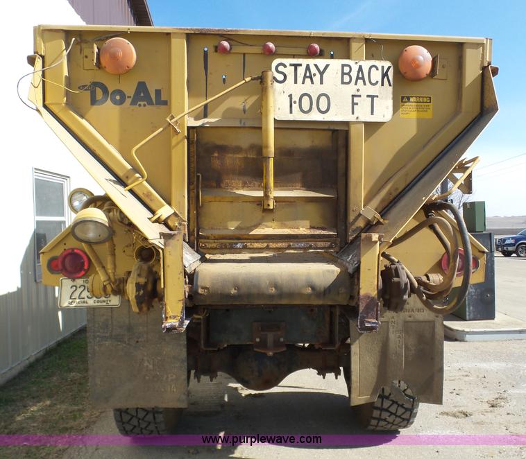 image for item J8925 1978 Oshkosh P-2323-5 sander truck