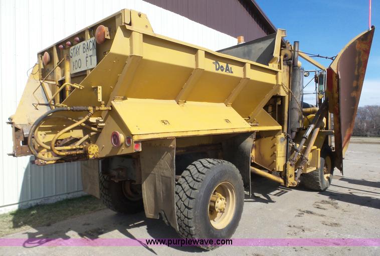 image for item J8925 1978 Oshkosh P-2323-5 sander truck