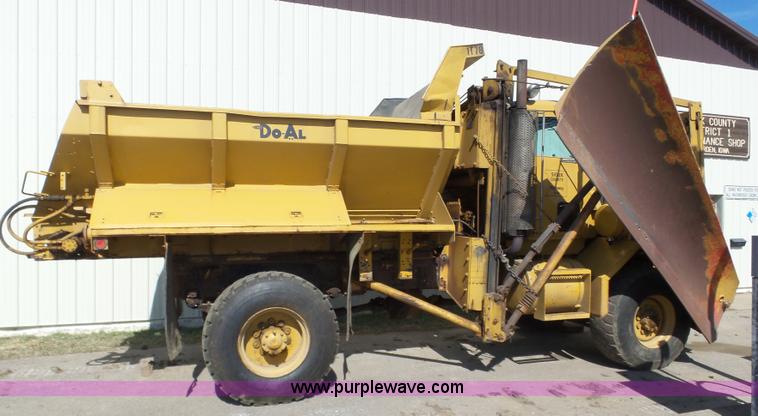 image for item J8925 1978 Oshkosh P-2323-5 sander truck