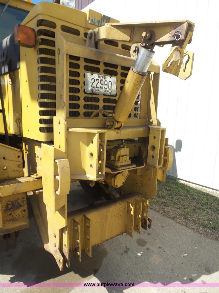 image for item J8925 1978 Oshkosh P-2323-5 sander truck