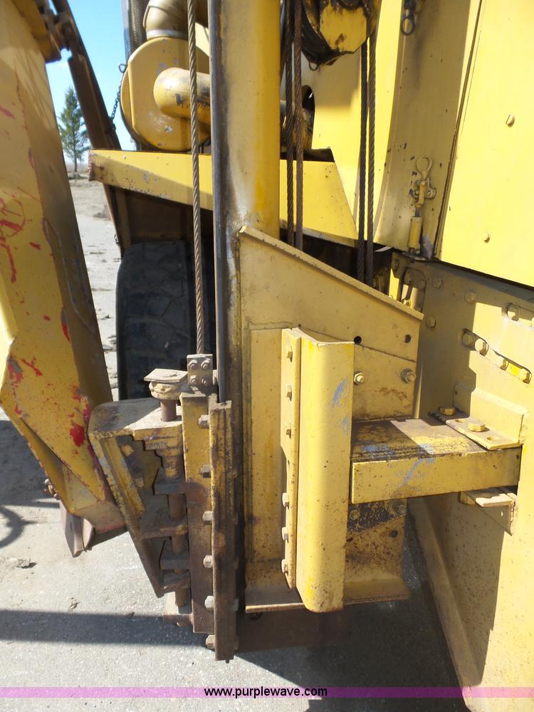 image for item J8925 1978 Oshkosh P-2323-5 sander truck