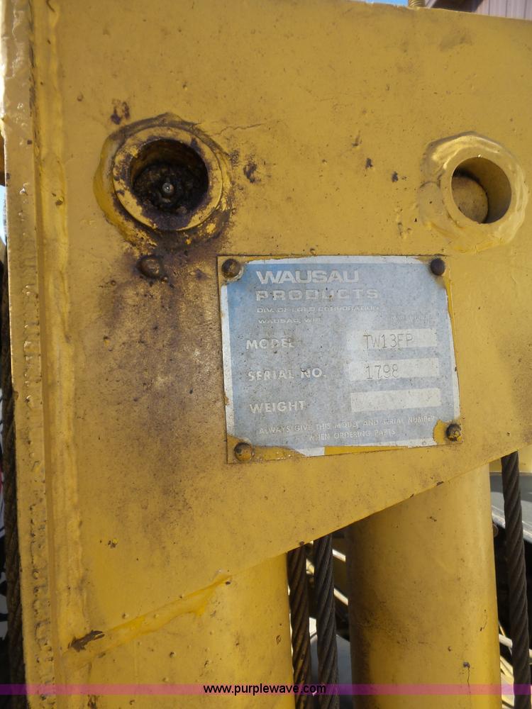 image for item J8925 1978 Oshkosh P-2323-5 sander truck