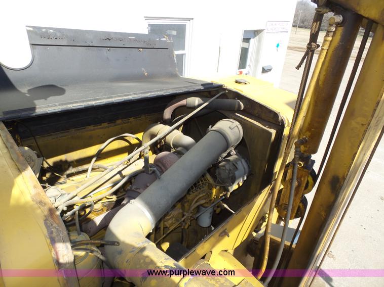 image for item J8925 1978 Oshkosh P-2323-5 sander truck