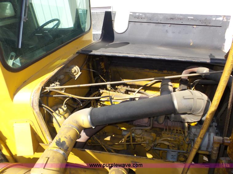 image for item J8925 1978 Oshkosh P-2323-5 sander truck