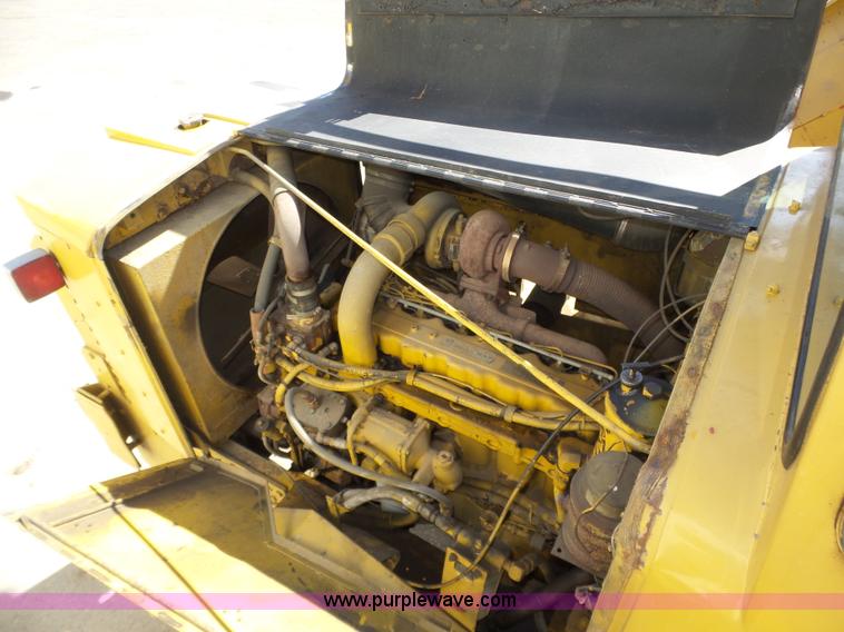 image for item J8925 1978 Oshkosh P-2323-5 sander truck