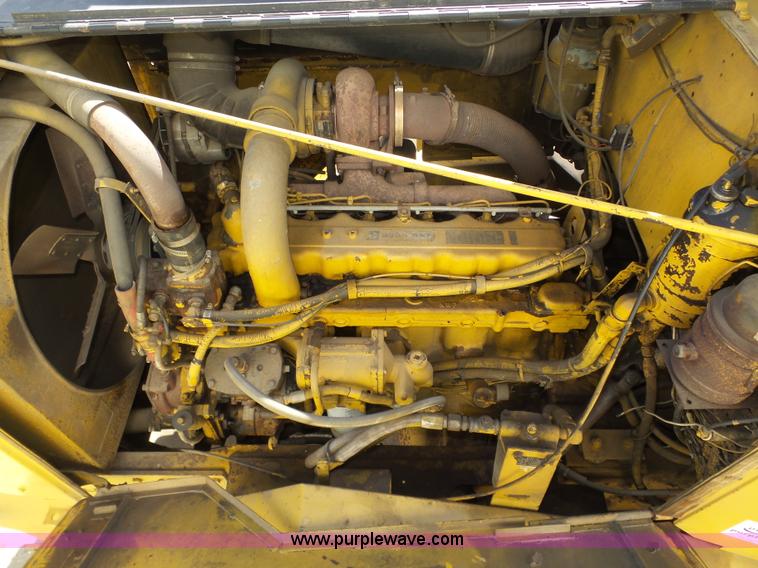 image for item J8925 1978 Oshkosh P-2323-5 sander truck