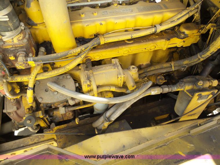 image for item J8925 1978 Oshkosh P-2323-5 sander truck