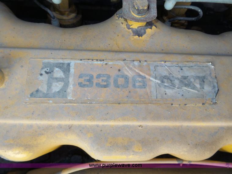 image for item J8925 1978 Oshkosh P-2323-5 sander truck