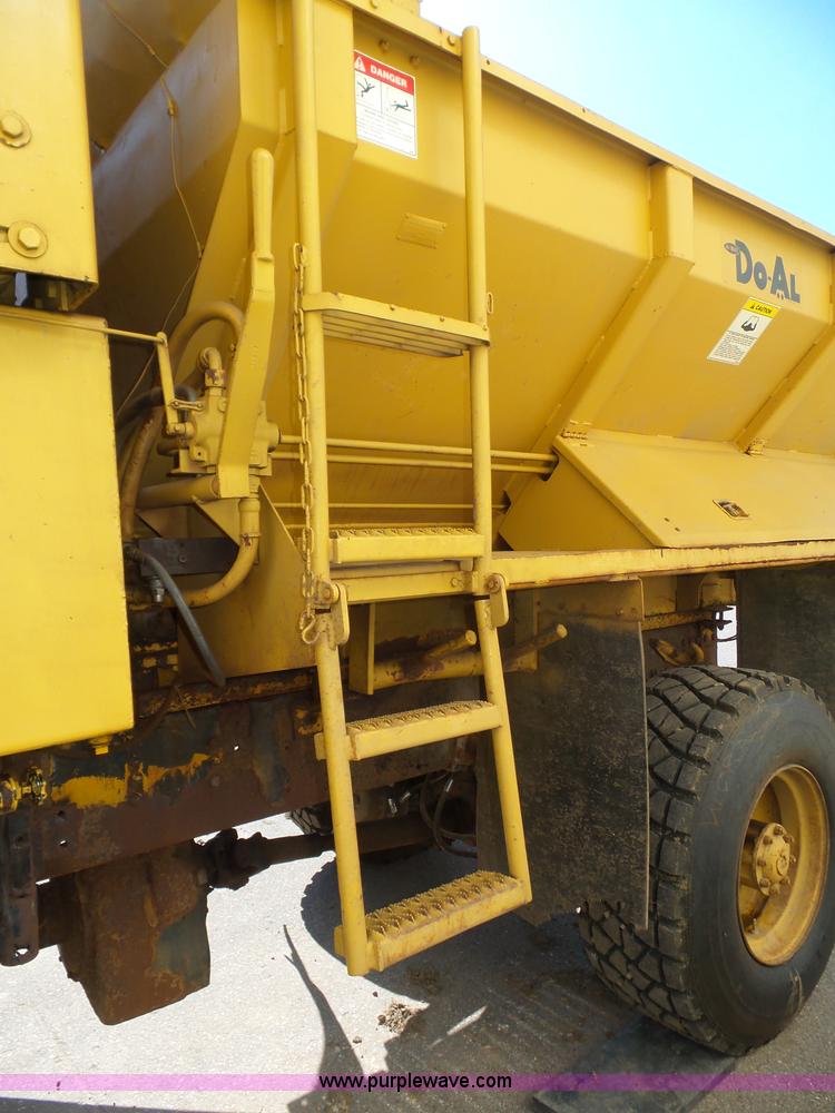 image for item J8925 1978 Oshkosh P-2323-5 sander truck