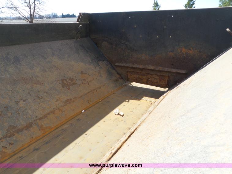 image for item J8925 1978 Oshkosh P-2323-5 sander truck