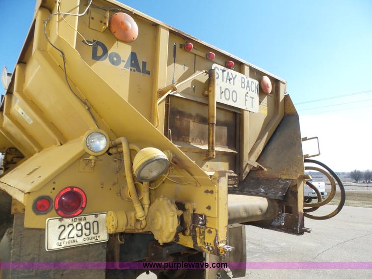 image for item J8925 1978 Oshkosh P-2323-5 sander truck