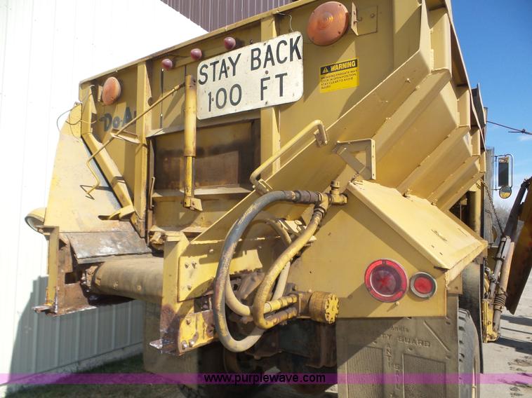 image for item J8925 1978 Oshkosh P-2323-5 sander truck